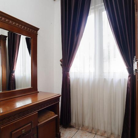 Reddoorz Syariah Near Aeon Mall Tanjung Barat Giacarta Esterno foto