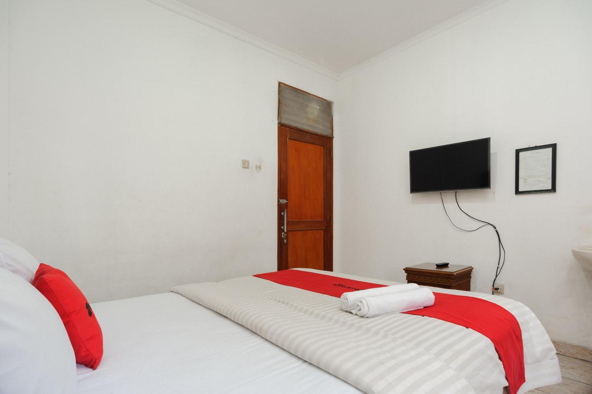 Reddoorz Syariah Near Aeon Mall Tanjung Barat Giacarta Esterno foto