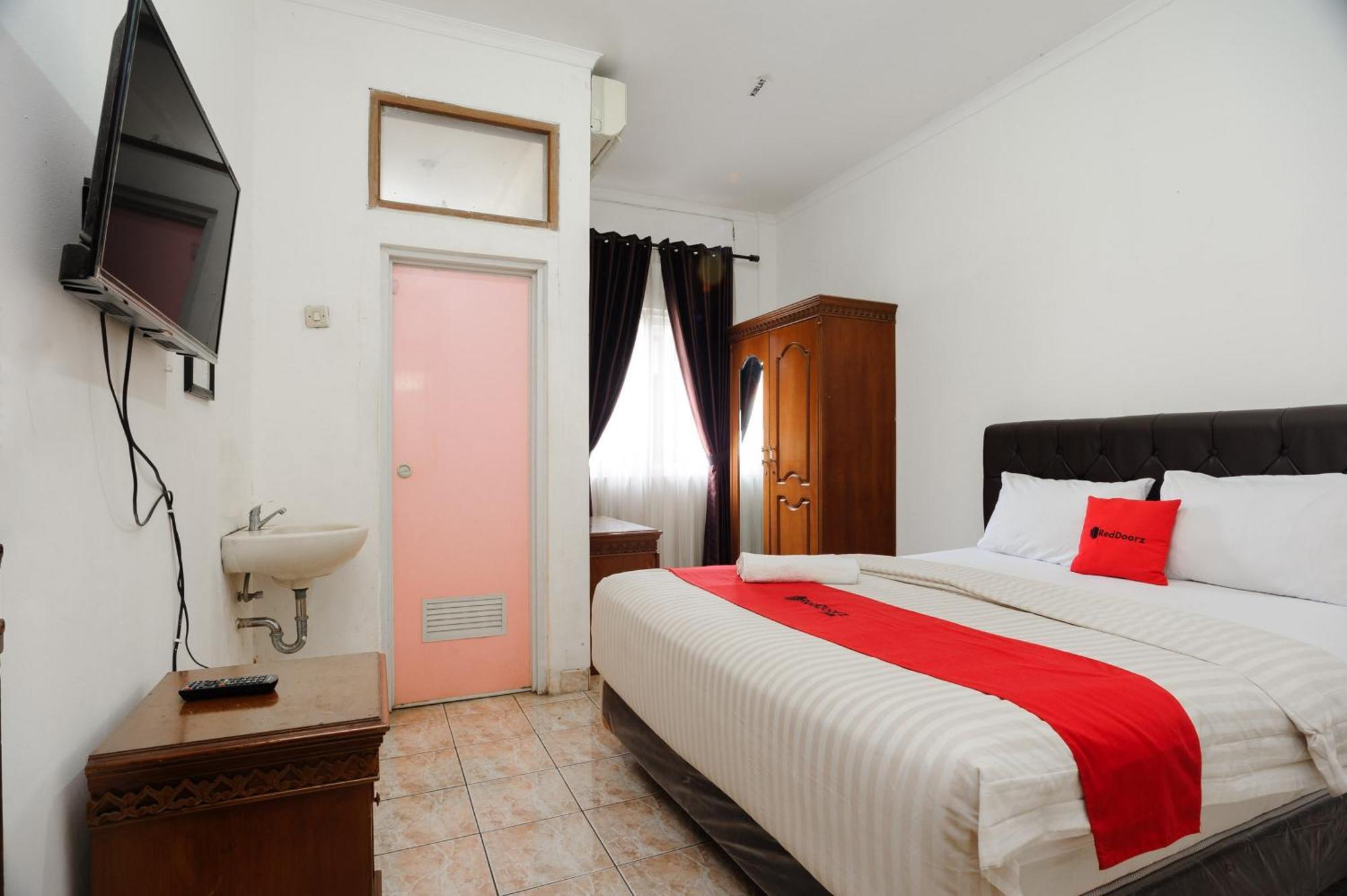 Reddoorz Syariah Near Aeon Mall Tanjung Barat Giacarta Esterno foto