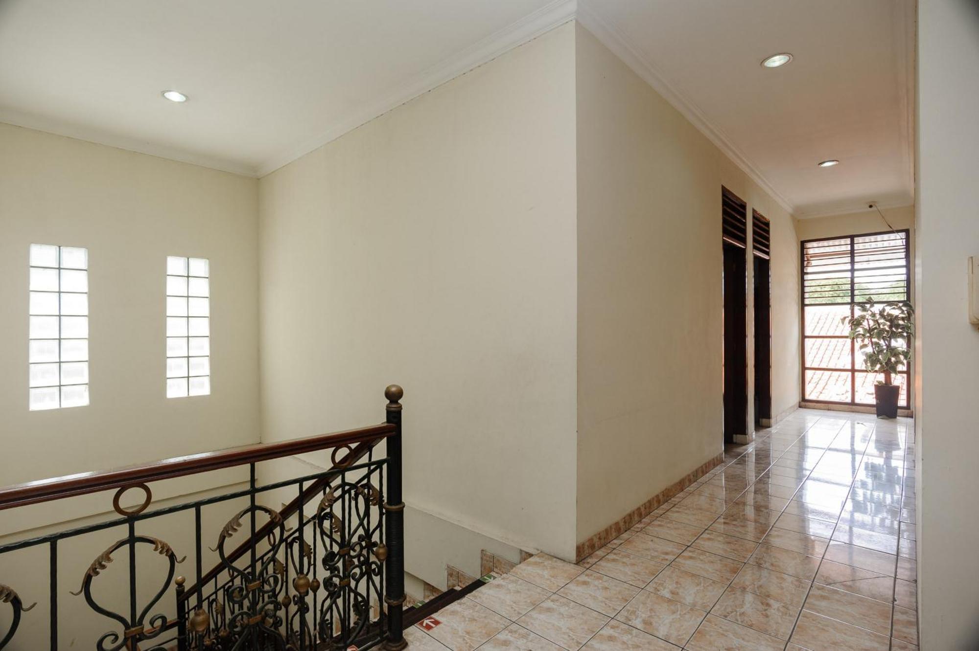 Reddoorz Syariah Near Aeon Mall Tanjung Barat Giacarta Esterno foto