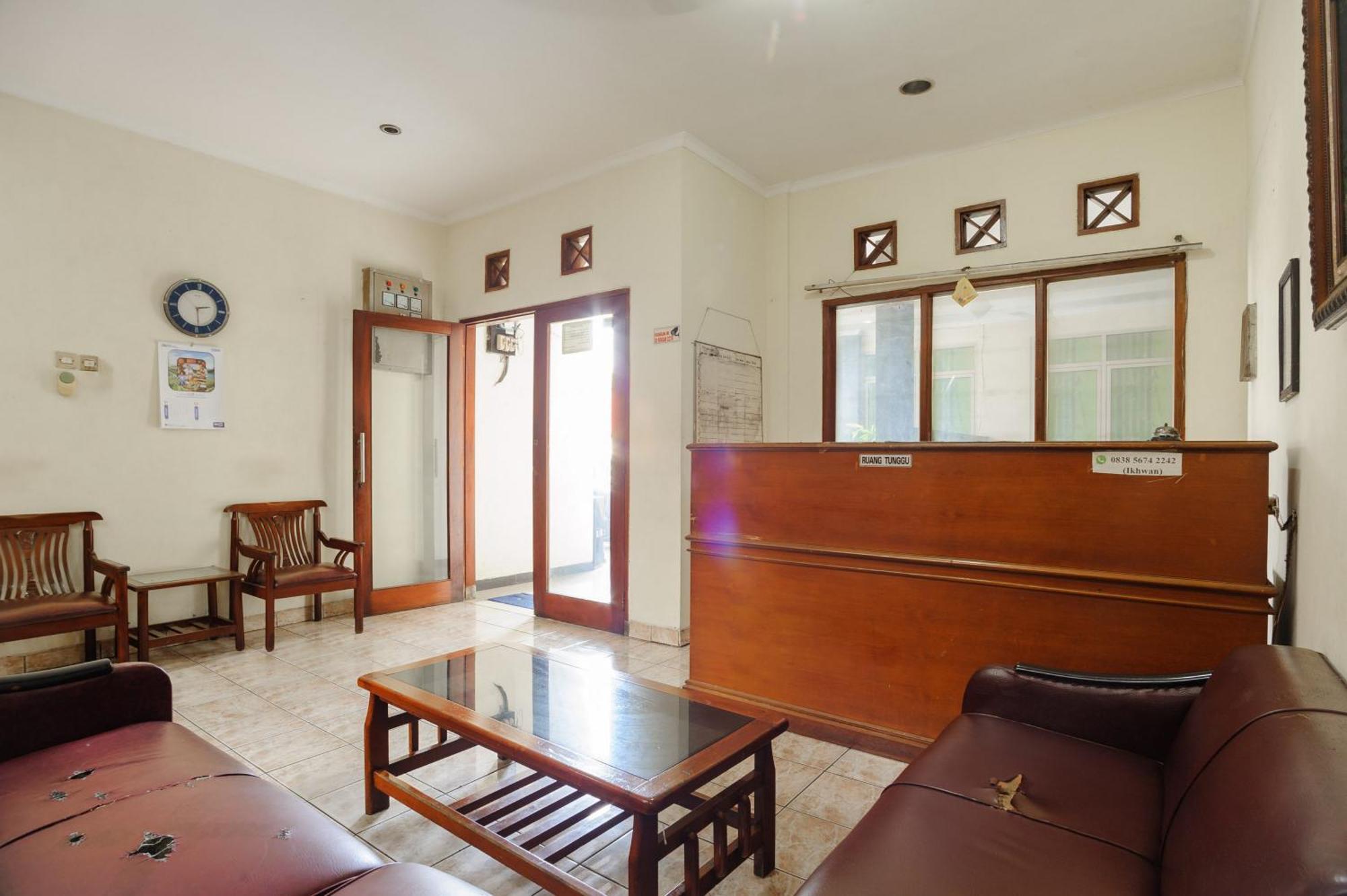 Reddoorz Syariah Near Aeon Mall Tanjung Barat Giacarta Esterno foto