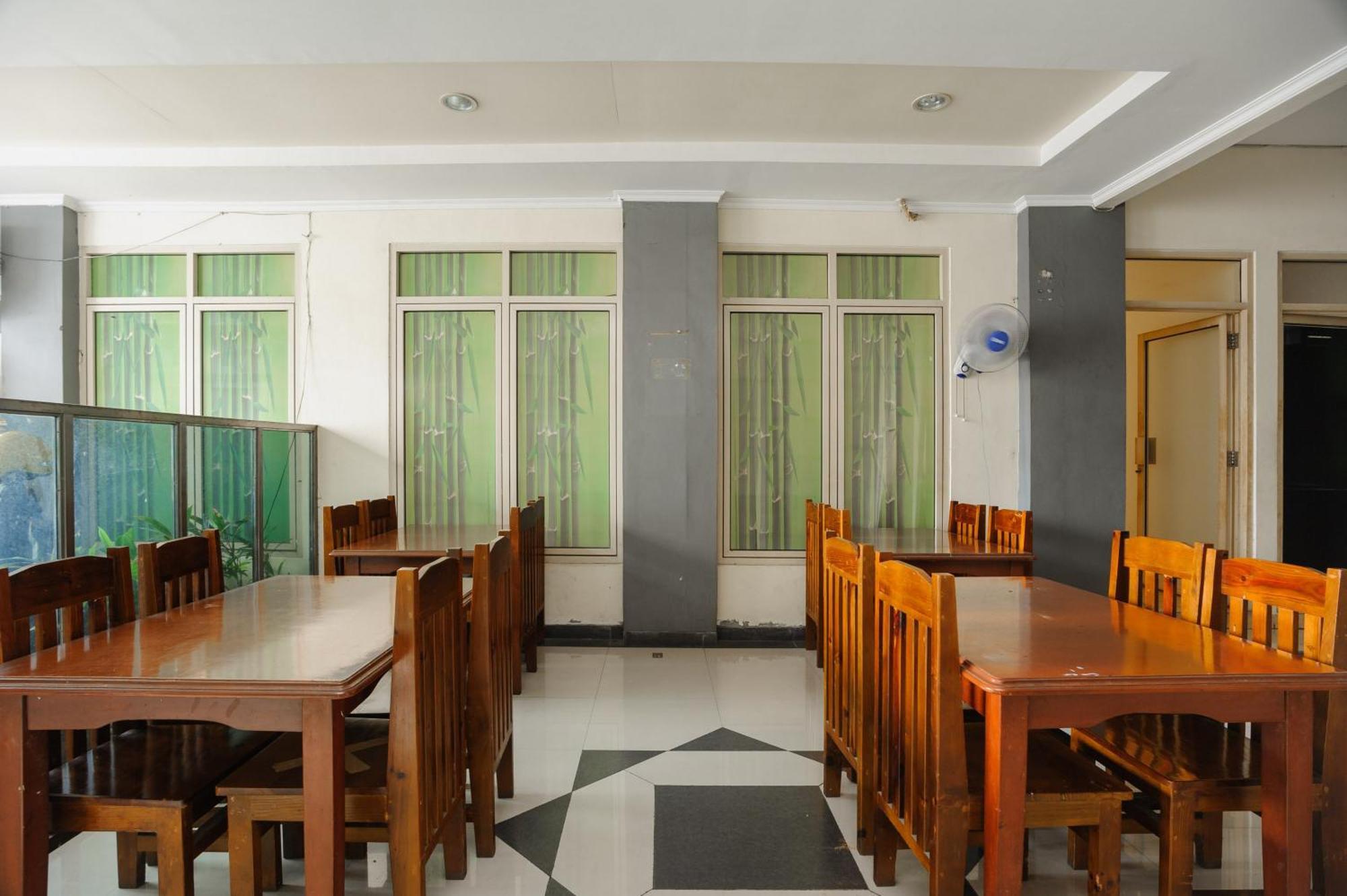 Reddoorz Syariah Near Aeon Mall Tanjung Barat Giacarta Esterno foto