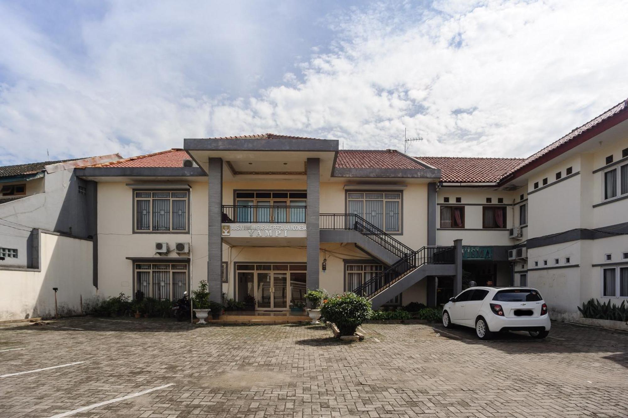Reddoorz Syariah Near Aeon Mall Tanjung Barat Giacarta Esterno foto