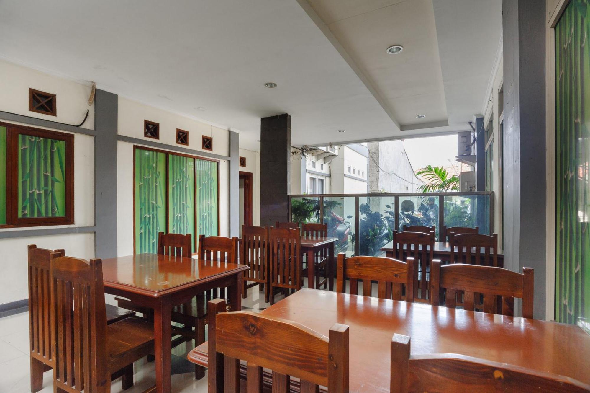 Reddoorz Syariah Near Aeon Mall Tanjung Barat Giacarta Esterno foto