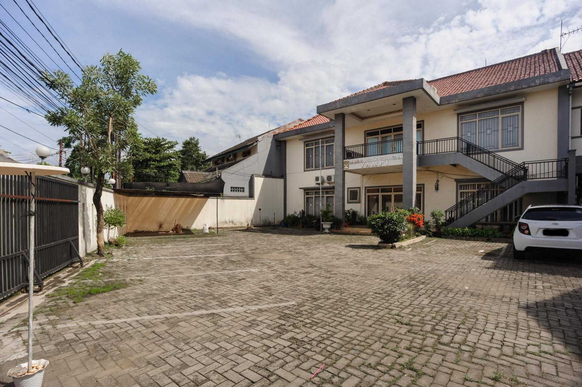 Reddoorz Syariah Near Aeon Mall Tanjung Barat Giacarta Esterno foto